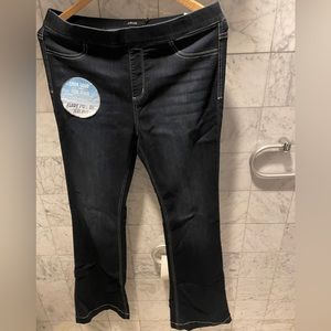 CELLO NWT HIGH RISE PULL ON FLARE DELUXE COMFORT STRETCH